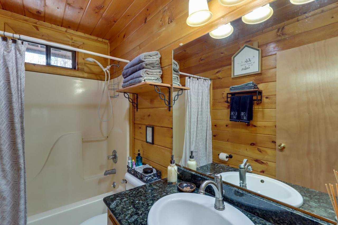 Blue Ridge Cozy Cabin In The Woods With Hot Tub! Exterior photo
